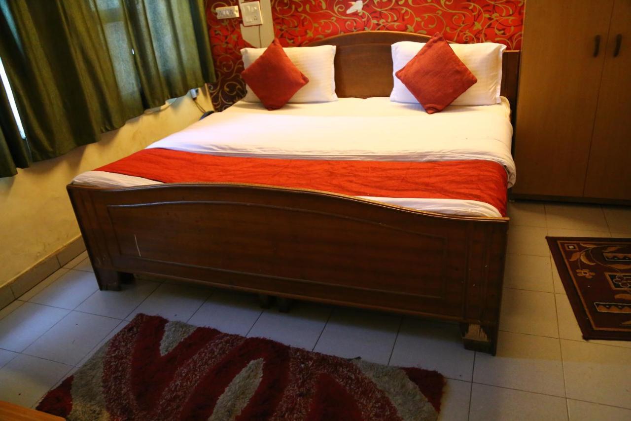 Hotel Diamond Palace Chandīgarh Exteriör bild