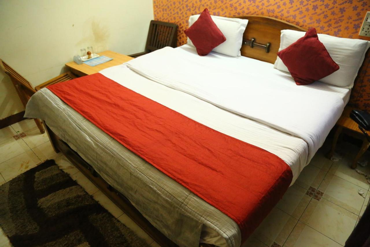 Hotel Diamond Palace Chandīgarh Exteriör bild