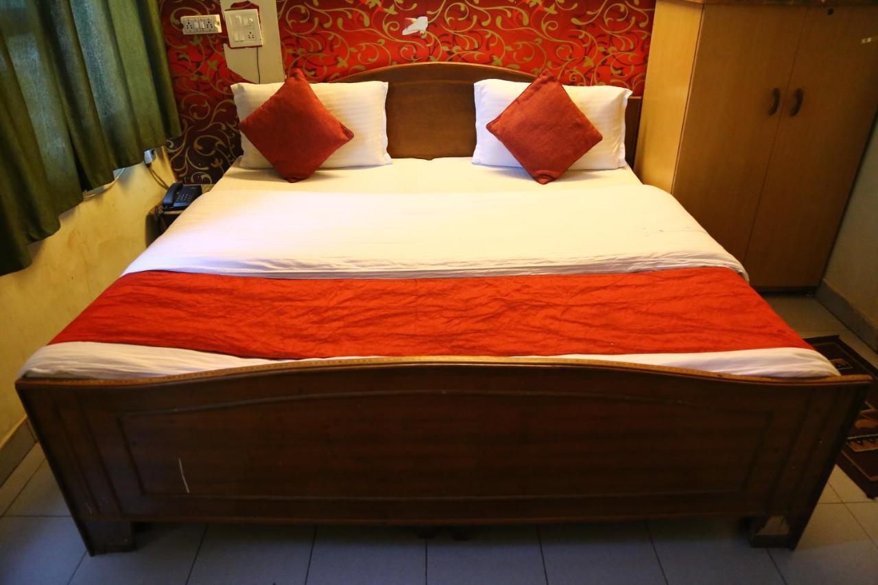 Hotel Diamond Palace Chandīgarh Exteriör bild