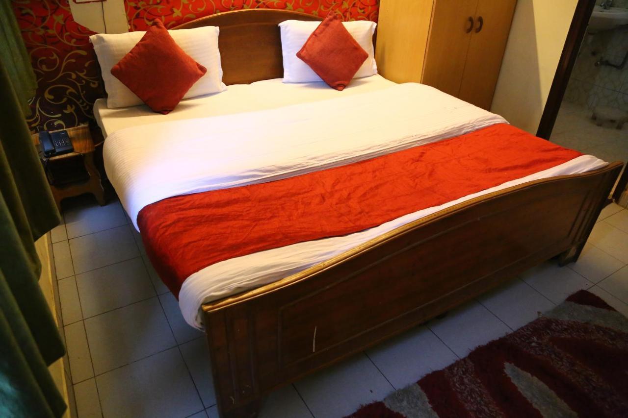 Hotel Diamond Palace Chandīgarh Exteriör bild